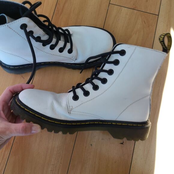 Dr. Martens white 8 eye classic women's size 8 - Picture 6 of 8